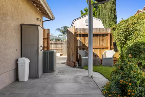 Exterior - 1084 Eastburg Ct, Ripon, CA 95366 photo 12 of 15