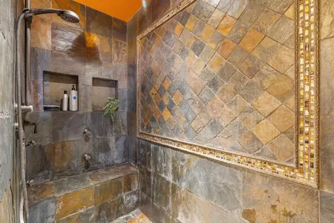 Bath - 1084 Eastburg Ct, Ripon, CA 95366 photo 5 of 5