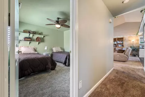 Entry Way - 1084 Eastburg Ct, Ripon, CA 95366 photo 5 of 6