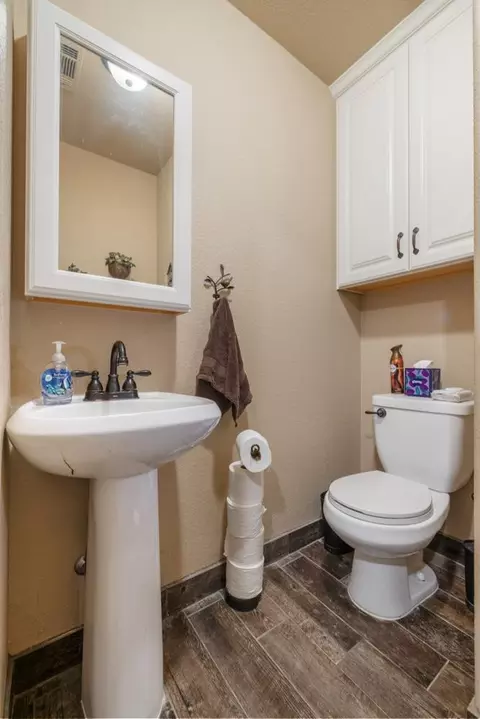 Bath - 1084 Eastburg Ct, Ripon, CA 95366 photo 1 of 5
