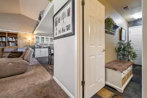 Entry Way - 1084 Eastburg Ct, Ripon, CA 95366 photo 3 of 6