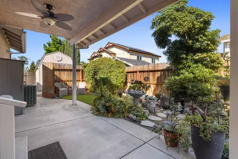 Exterior - 1084 Eastburg Ct, Ripon, CA 95366 photo 6 of 15