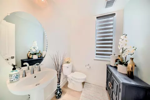 Bath - 2931 Granger St, Tracy, CA 95377 photo 2 of 7