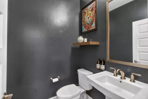 Bath - 5130 E St, Sacramento, CA 95819 photo 2 of 6