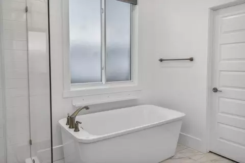 Bath - 5130 E St, Sacramento, CA 95819 photo 4 of 6