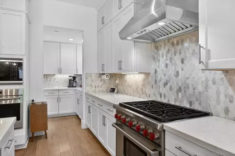 Kitchen - 5130 E St, Sacramento, CA 95819 photo 2 of 3