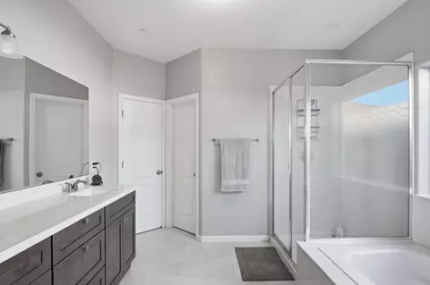 Bath - 215 E Hawkeye Ave, Turlock, CA 95380 photo 2 of 4