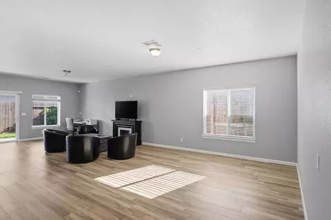 Living - 215 E Hawkeye Ave, Turlock, CA 95380 photo 1 of 2