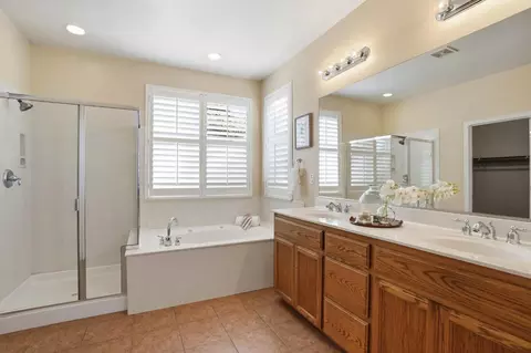 Bath - 1643 Badger Way, Tracy, CA 95304 photo 3 of 4
