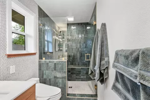 Bath - 3405 Riverdale Way, Carmichael, CA 95608 photo 3 of 6