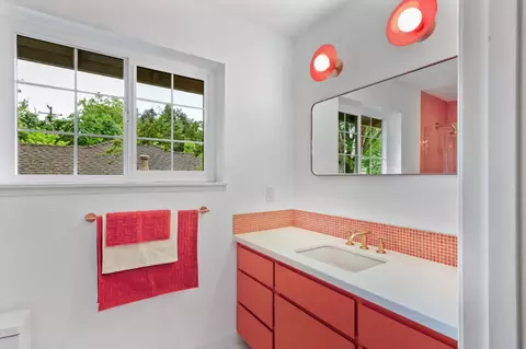 Bath - 3405 Riverdale Way, Carmichael, CA 95608 photo 5 of 6