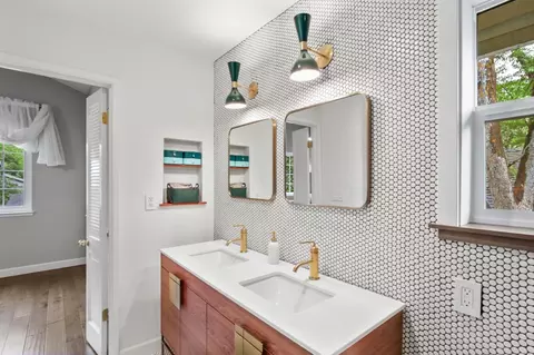 Bath - 3405 Riverdale Way, Carmichael, CA 95608 photo 4 of 6