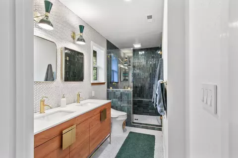 Bath - 3405 Riverdale Way, Carmichael, CA 95608 photo 2 of 6