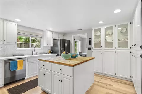 Kitchen - 3405 Riverdale Way, Carmichael, CA 95608 photo 2 of 6