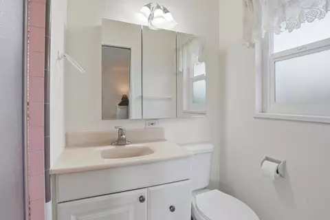 Bath - 3021 Stanton Cir, Carmichael, CA 95608 photo 1 of 3