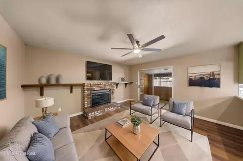 Living - 1232 Sonoma Ave, Modesto, CA 95355 photo 5 of 6