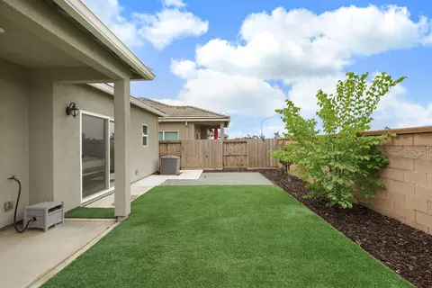 Exterior - 1012 Hogan Rd, Galt, CA 95632 photo 6 of 11