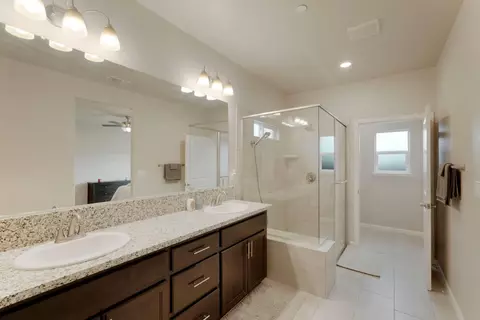 Bath - 1012 Hogan Rd, Galt, CA 95632 photo 2 of 3