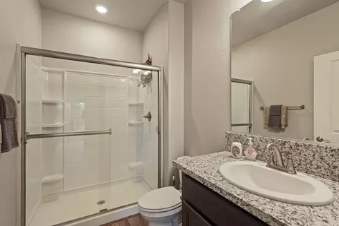 Bath - 1012 Hogan Rd, Galt, CA 95632 photo 1 of 3
