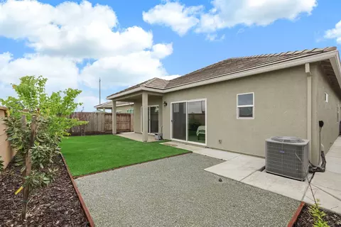 Exterior - 1012 Hogan Rd, Galt, CA 95632 photo 7 of 11