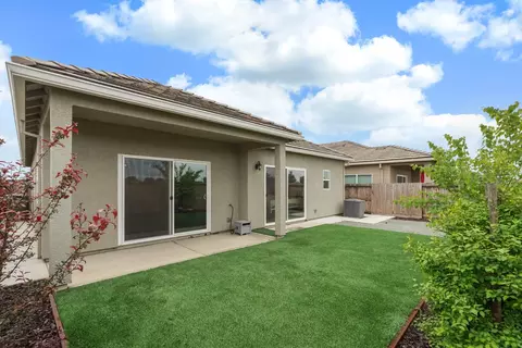 Exterior - 1012 Hogan Rd, Galt, CA 95632 photo 5 of 11