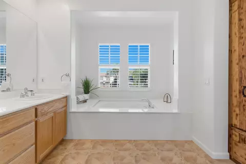 Bath - 2944 Lyon Ct, Tracy, CA 95377 photo 4 of 4