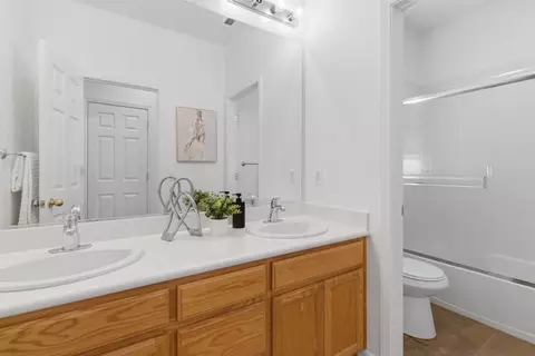 Bath - 2944 Lyon Ct, Tracy, CA 95377 photo 2 of 4