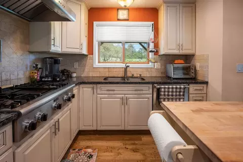 Kitchen - 2070 Mulberry Ln, Placerville, CA 95667 photo 2 of 9