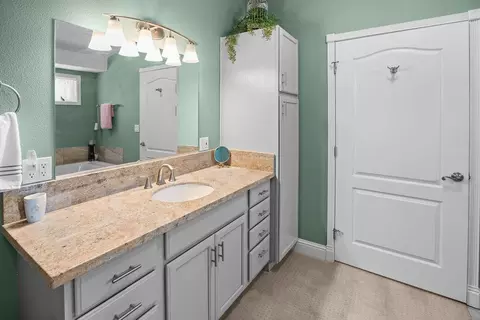 Bath - 2070 Mulberry Ln, Placerville, CA 95667 photo 2 of 10