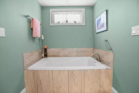 Bath - 2070 Mulberry Ln, Placerville, CA 95667 photo 5 of 10
