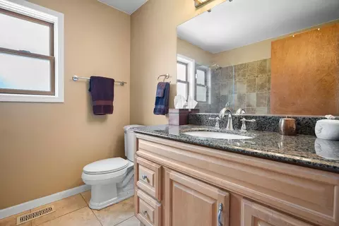 Bath - 2070 Mulberry Ln, Placerville, CA 95667 photo 8 of 10