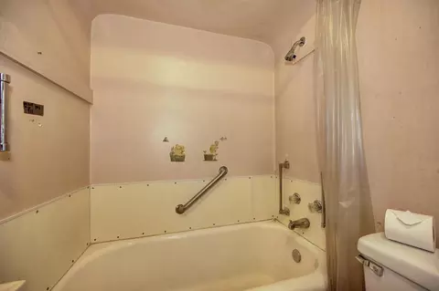 Bath - 885 Hillcrest, Placerville, CA 95667 photo 2 of 3