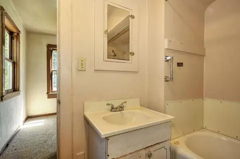 Bath - 885 Hillcrest, Placerville, CA 95667 photo 1 of 3