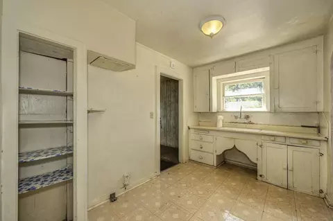 Kitchen - 885 Hillcrest, Placerville, CA 95667 photo 2 of 2