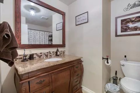 Bath - 2016 Don Pedro Rd, Ceres, CA 95307 photo 1 of 2