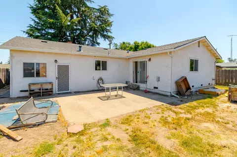 Exterior - 1204 Maple Dr, Oakdale, CA 95361 photo 4 of 4