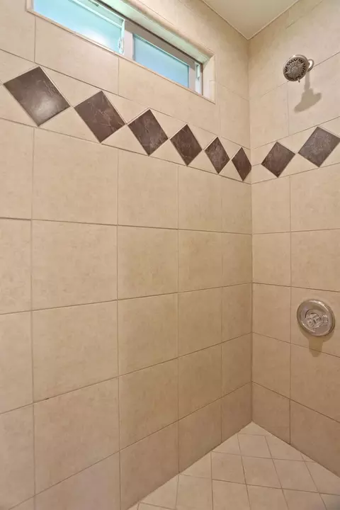 Bath - 402 F St, Galt, CA 95632 photo 2 of 2