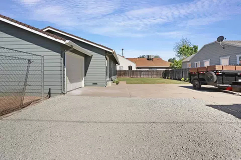 Exterior - 402 F St, Galt, CA 95632 photo 4 of 8