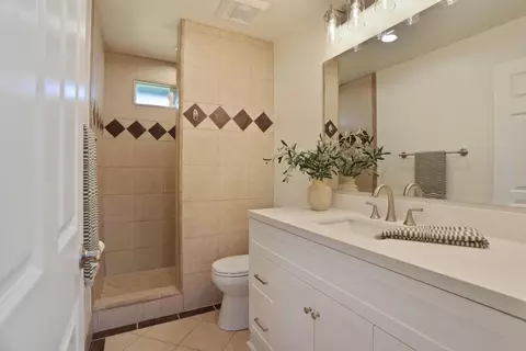 Bath - 402 F St, Galt, CA 95632 photo 1 of 2