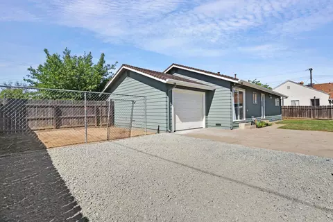 Exterior - 402 F St, Galt, CA 95632 photo 3 of 8