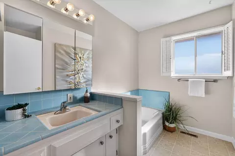Bath - 3149 Clairidge Way, Sacramento, CA 95821 photo 1 of 3