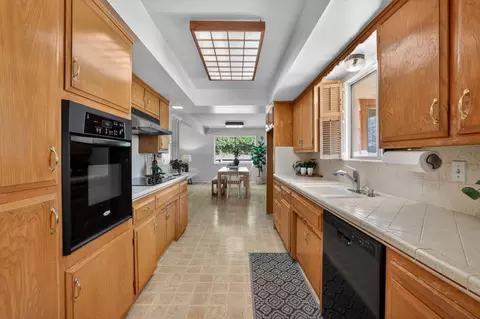 Kitchen - 3149 Clairidge Way, Sacramento, CA 95821 photo 4 of 5