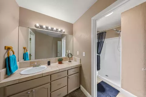 Bath - 1101 Winchell Way, Modesto, CA 95358 photo 2 of 2