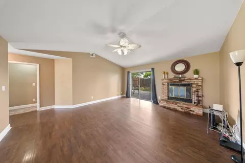 Living - 1101 Winchell Way, Modesto, CA 95358 photo 2 of 3