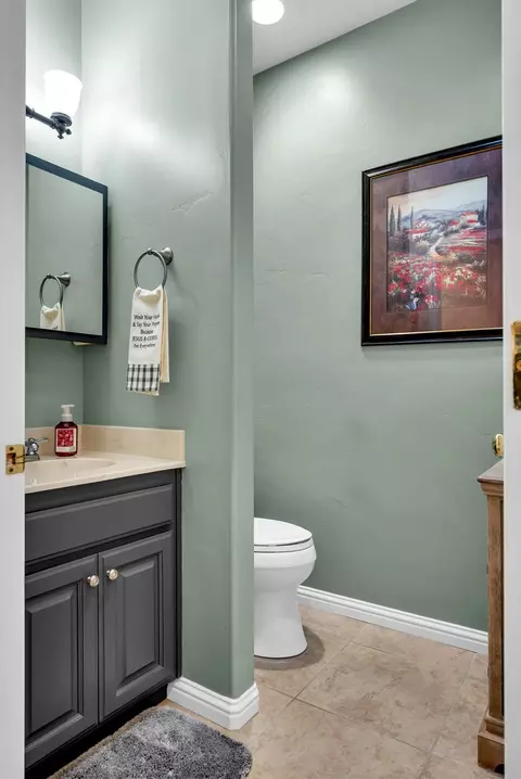 Bath - 281 Ursula Dr, Sutter Creek, CA 95685 photo 3 of 5