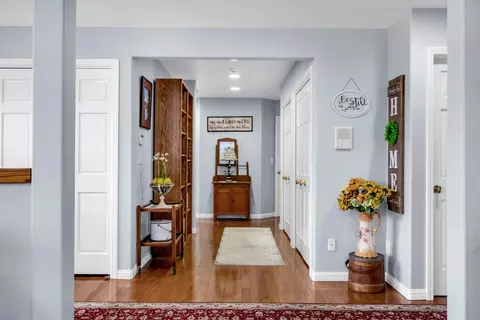 Entry Way - 281 Ursula Dr, Sutter Creek, CA 95685 photo 7 of 8