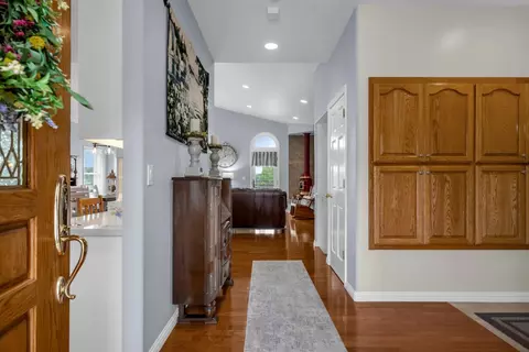 Entry Way - 281 Ursula Dr, Sutter Creek, CA 95685 photo 2 of 8