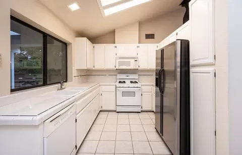 Kitchen - 5705 Tudor Way, Loomis, CA 95650 photo 2 of 5