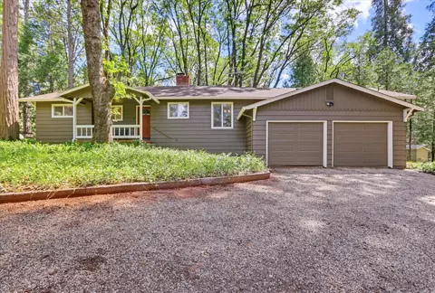15186 Meadow Dr, Grass Valley, CA 95945