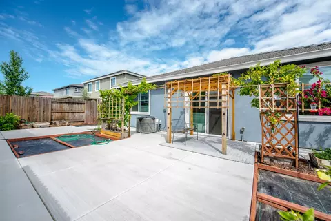 Exterior - 989 Carbahal St, Winters, CA 95694 photo 6 of 9